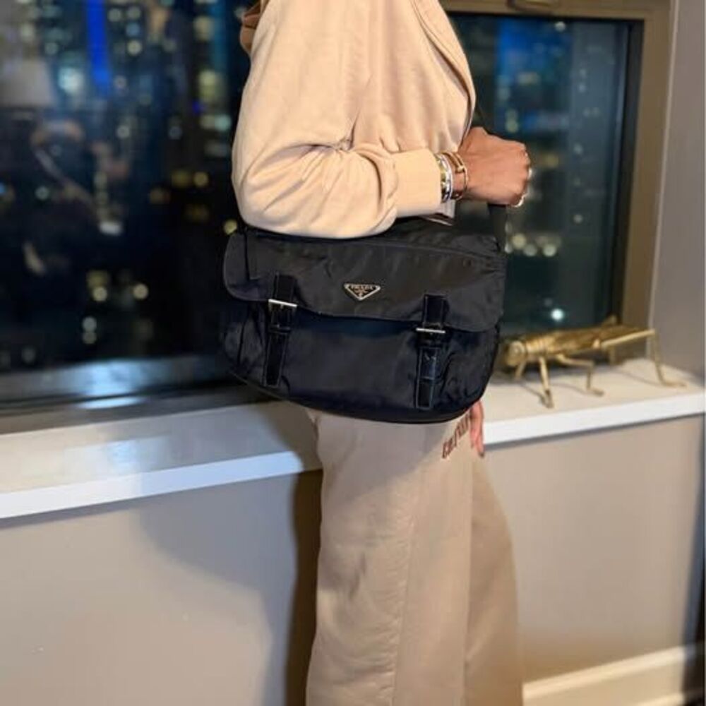 Classic Prada black nylon crossbody Unisex messenger bag 🖤 - Picture 3 of 9